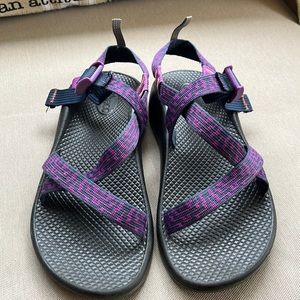 Cute, Girls’ Chaco sandals